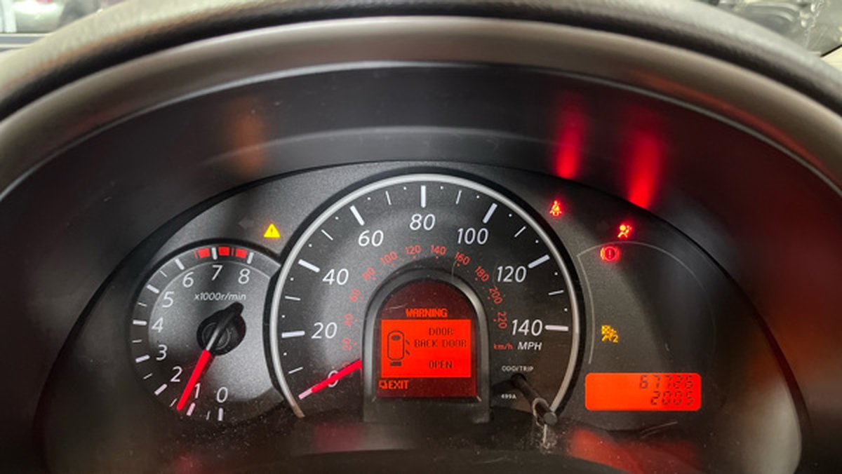 Nissan Micra 1.2 Tekna photo 10