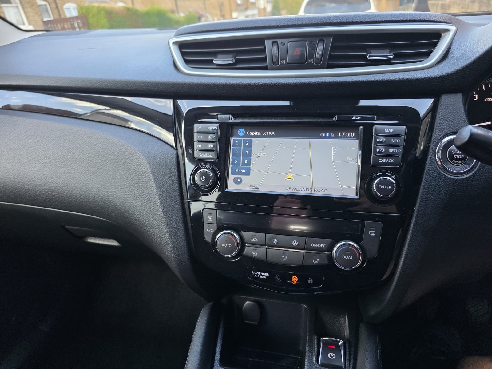 Nissan Qashqai 1.2 DIG-T N-Connecta photo 11