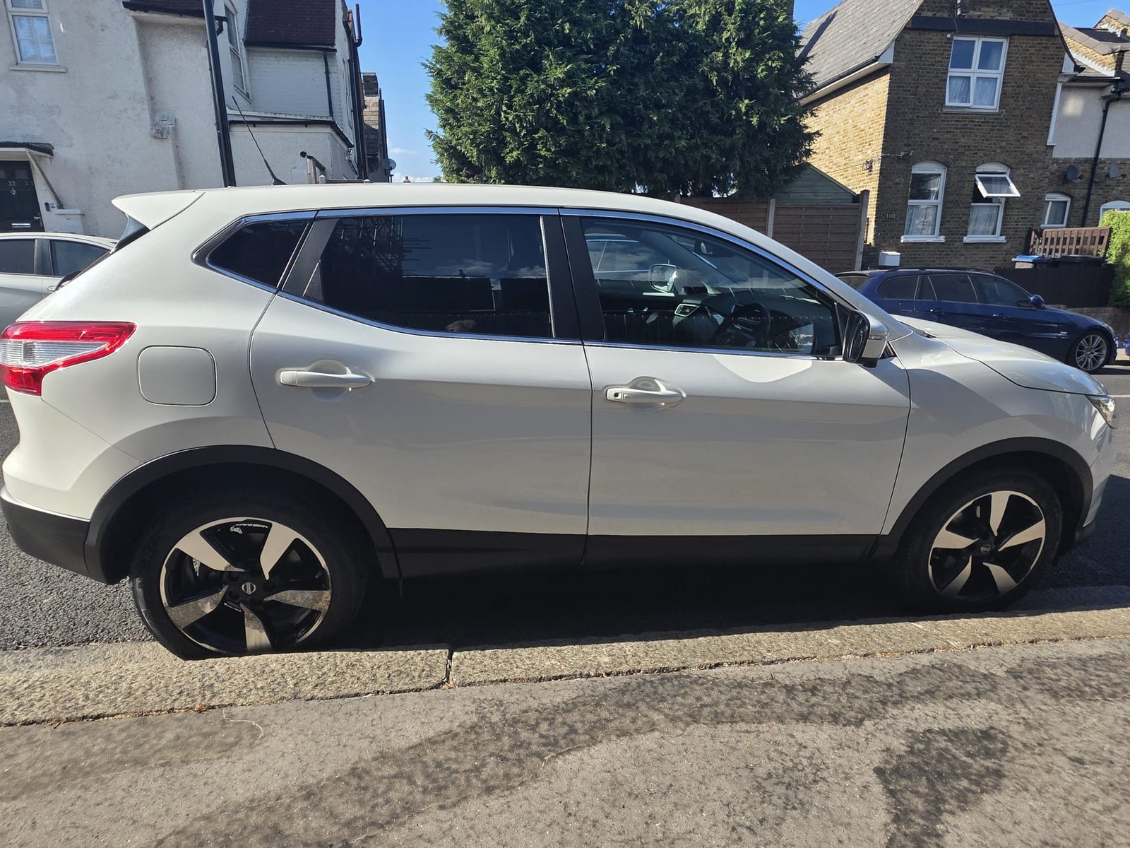 Nissan Qashqai 1.2 DIG-T N-Connecta photo 4