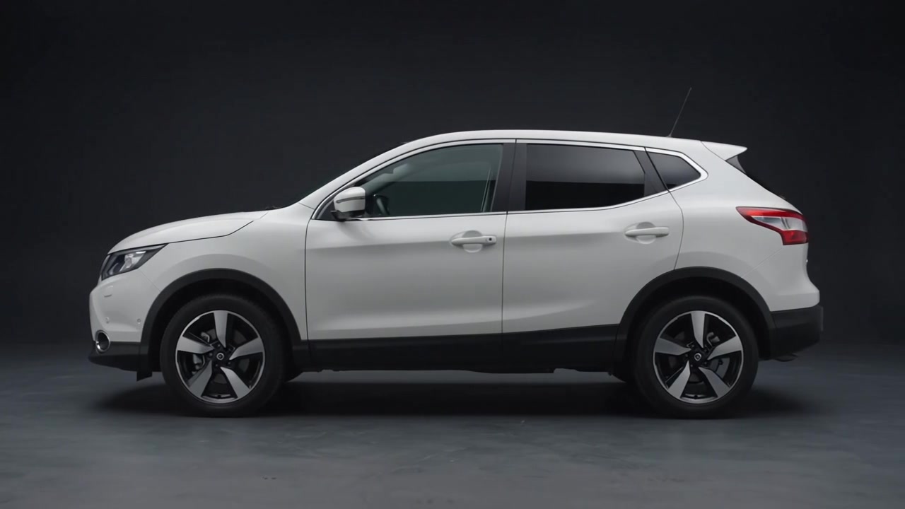 Nissan Qashqai 1.2 DIG-T N-Connecta — A 430-litre boot, and a 360-degree camera to park it